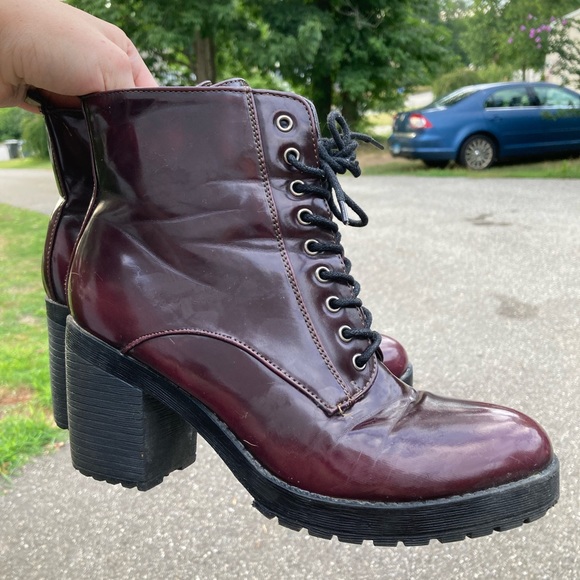 Pink & Pepper Shoes - Pink & Pepper burgundy booties size 8 1/2